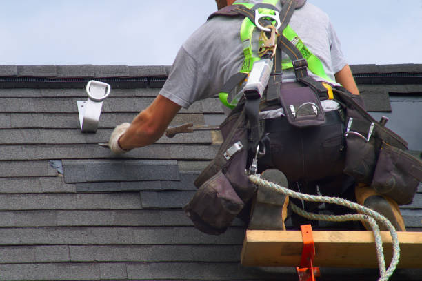 Skilled worker Temporary Fixes for A Leaking Roof in Cape Code